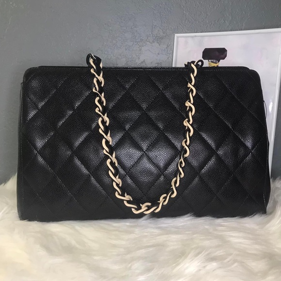 ❌SOLD❌CHANEL Caviar Leather and Resin Chain Tote Bag Black - Picture 2 of 16